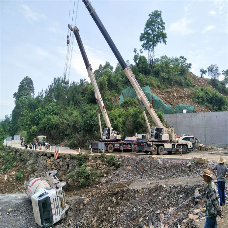 桃江汽车掉沟里叫吊车救援要多少钱